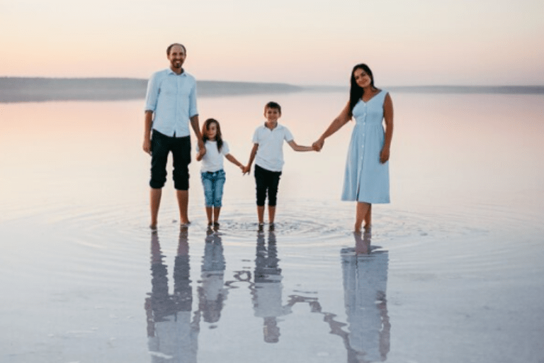 Beach Poses for Families2