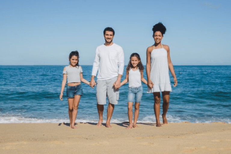 Beach Poses for Families3